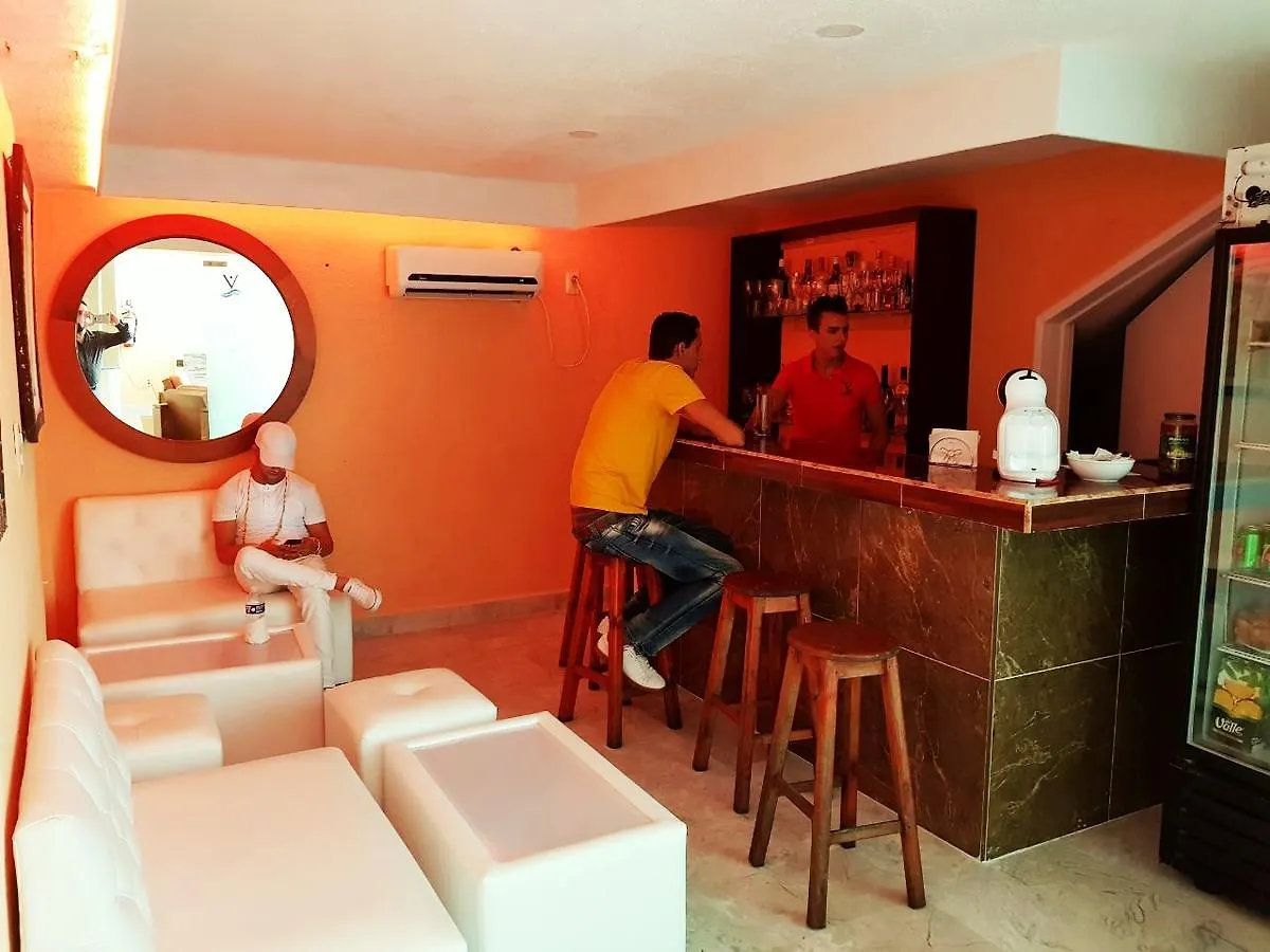 Hotel Versalles Suites Cancun 2*,