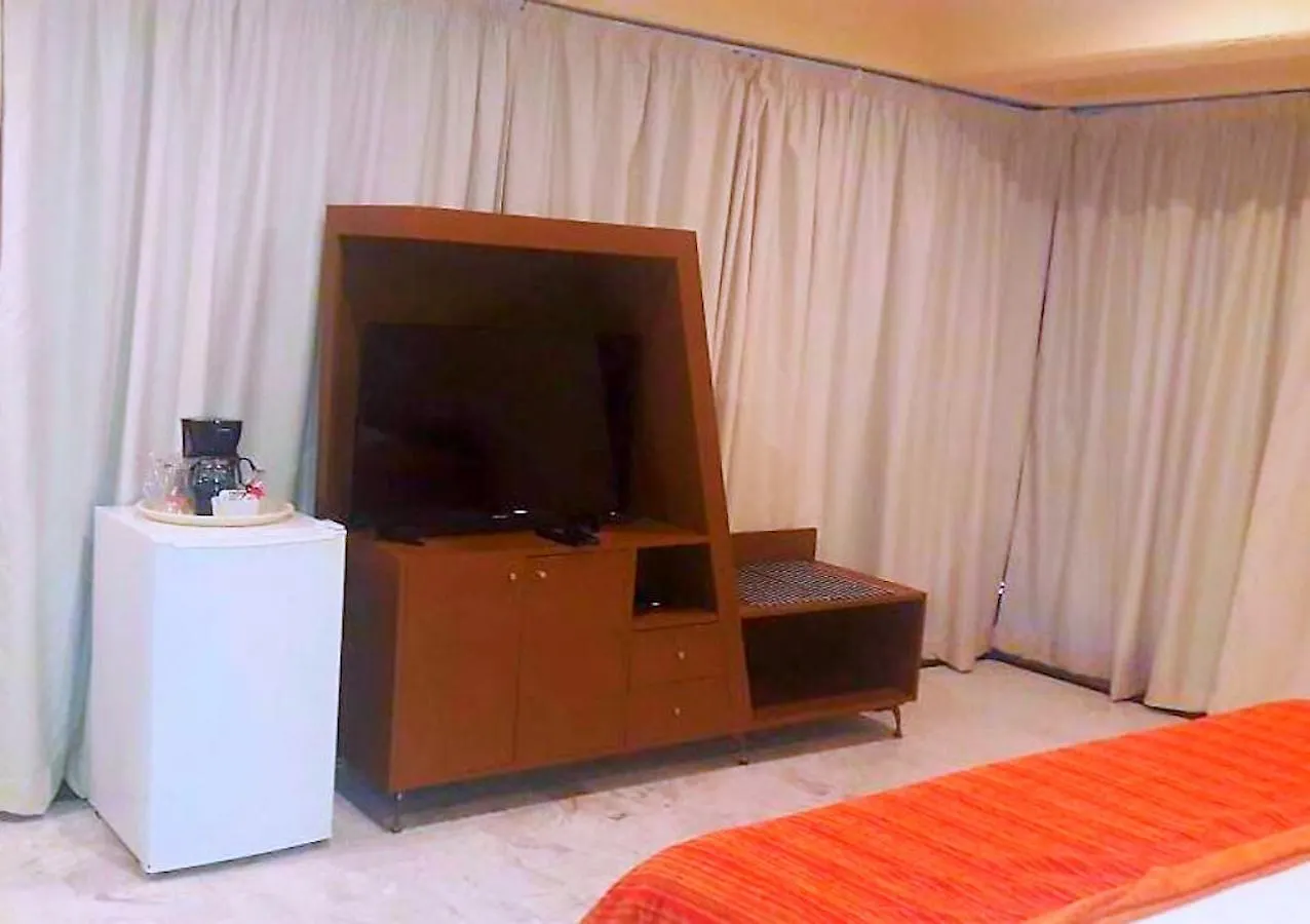 Hotel Versalles Suites Cancun