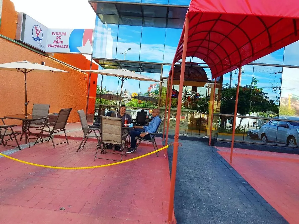 Hotel Versalles Suites Cancun