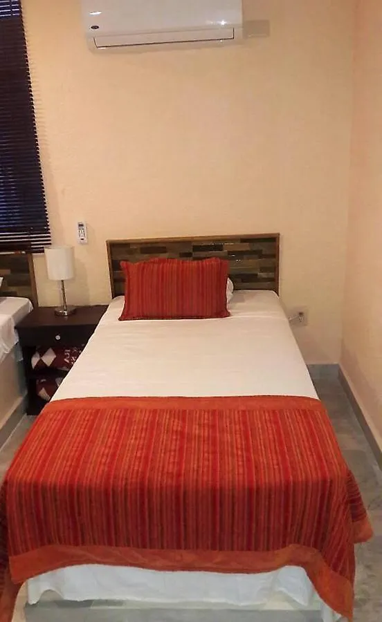 Hotel Versalles Suites Cancun 2*,  Mexico