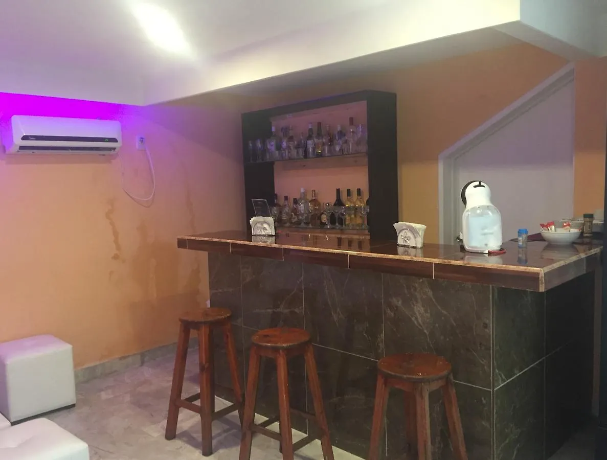 Hotel Versalles Suites Cancun